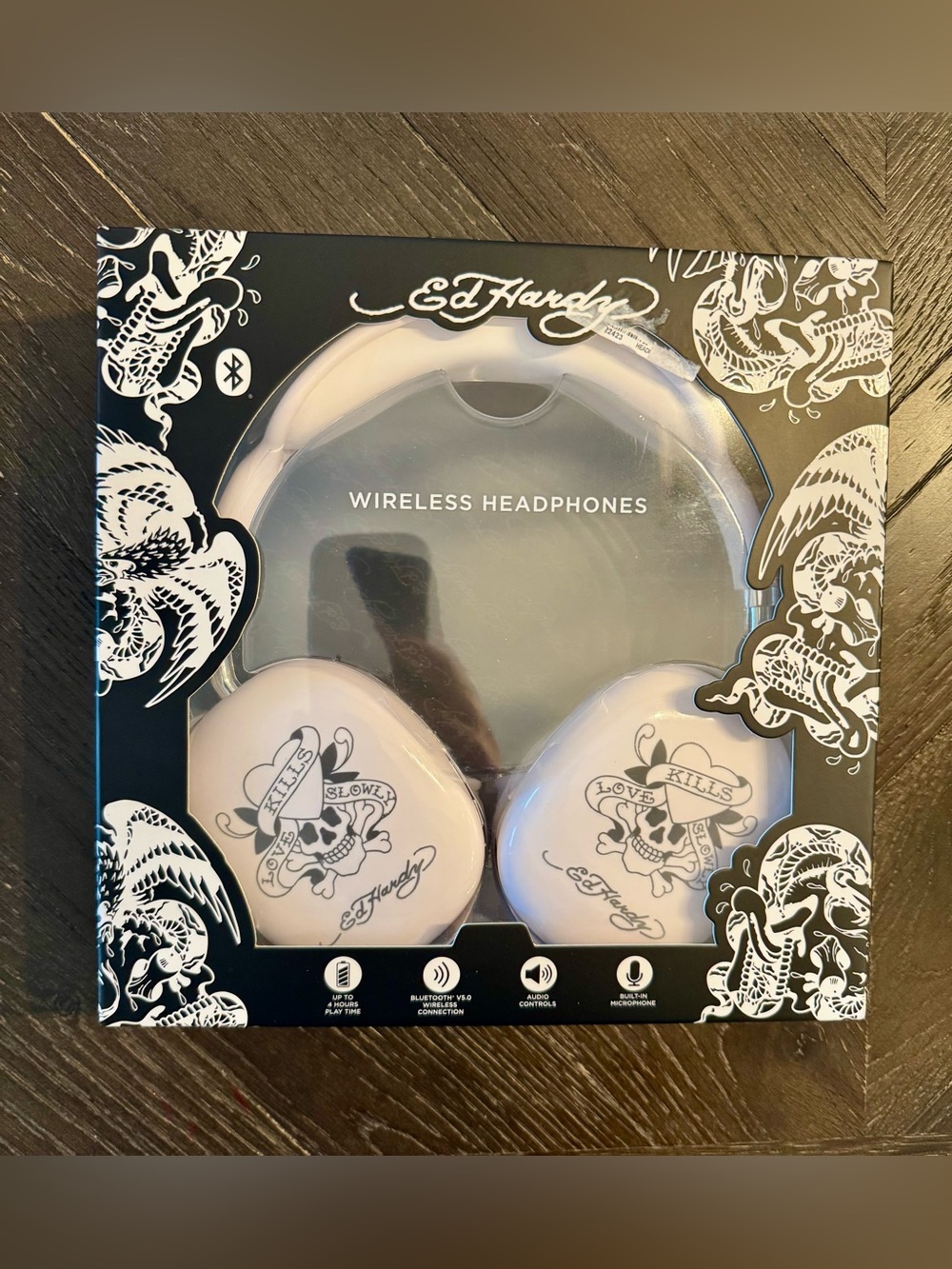 Ed Hardy Wireless Bluetooth Headphones Skull “Love Kills Slowly” White. NIB